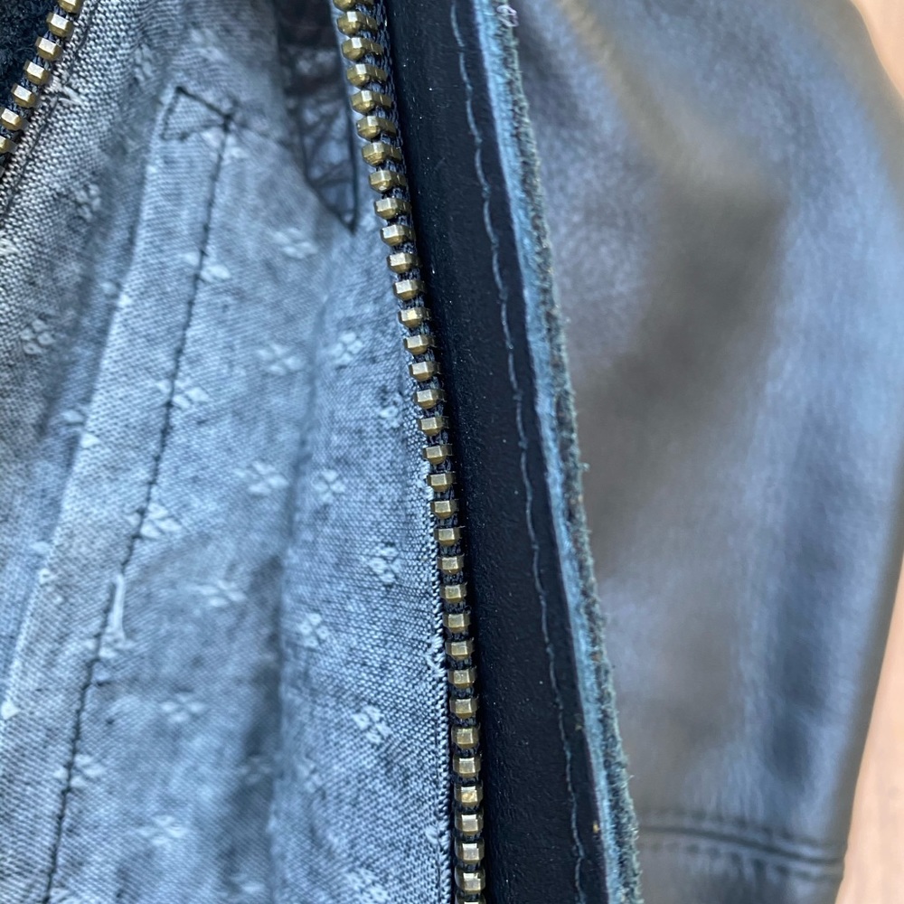 A soft leather black clutch purse - Picture 4 of 11